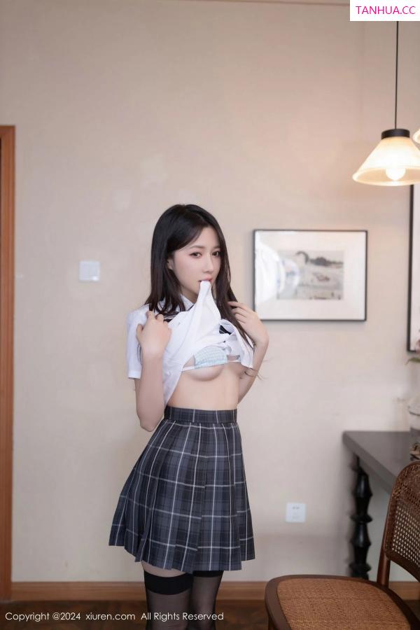 鱼子酱fish  [XiuRen]高清写真图 2024.05.10 No.8516 鱼子酱Fish 黑丝美腿第24张图片